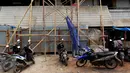 Suasana Pasar Kramatjati saat dilakukannya revitalisasi dan pembenahan  di Jakarta, Jumat (23/10/2015). Pasar Kramatjati mulai direvitalisasi pada Juli lalu dan ditargetkan selesai hingga 18 bulan kedepan. (Liputan6.com/Yoppy renato)
