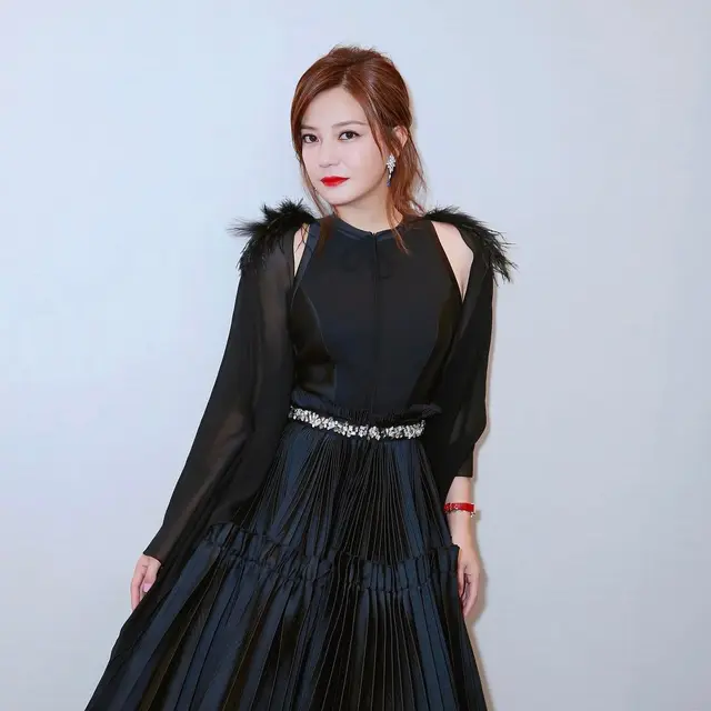 Zhao Wei memerankan Putri Huan Zhu