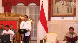 Presiden Jokowi saat memimpin rapat sidang kabinet paripurna membahas RAPBN Tahun 2018 di Istana Negara, Senin (24/7). Pada RAPBN 2018, pemerintah menargetkan pertumbuhan ekonomi pada kisaran 5,4 persen sampai 6,1 persen. (Liputan6.com/Angga Yuniar)