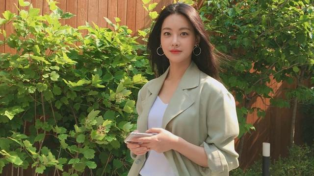 Dituduh Jadi Selingkuhan Ahn Jae Hyun, Ini 6 Potret Aktris Oh Yeon Seo yang Memesona