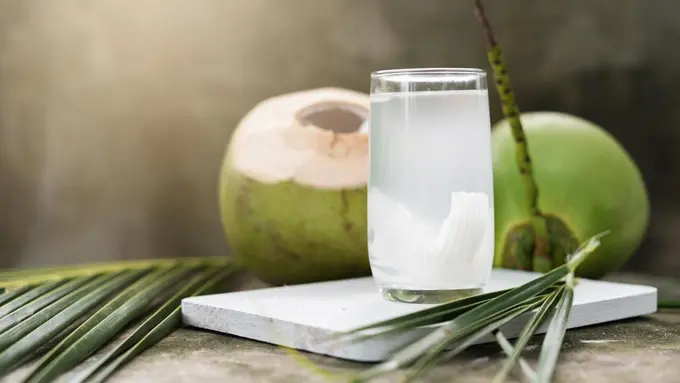 Manfaat Air Kelapa bagi Ibu Hamil (Here Asia/Shutterstock)