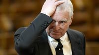 Pangeran Andrew kini kehilangan gelar kebangsawanan dan kehormatannya. Ia kini dipanggil Andrew Mounbatten Windsor. (dok. Aaron Chown / POOL / AFP)