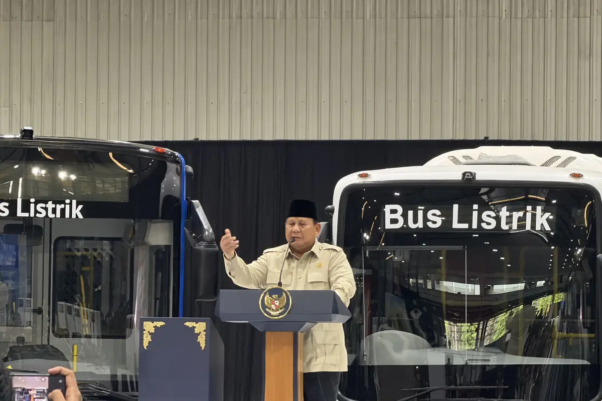 Presiden Prabowo Subianto meresmikan pabrik kendaraan listrik di Magelang