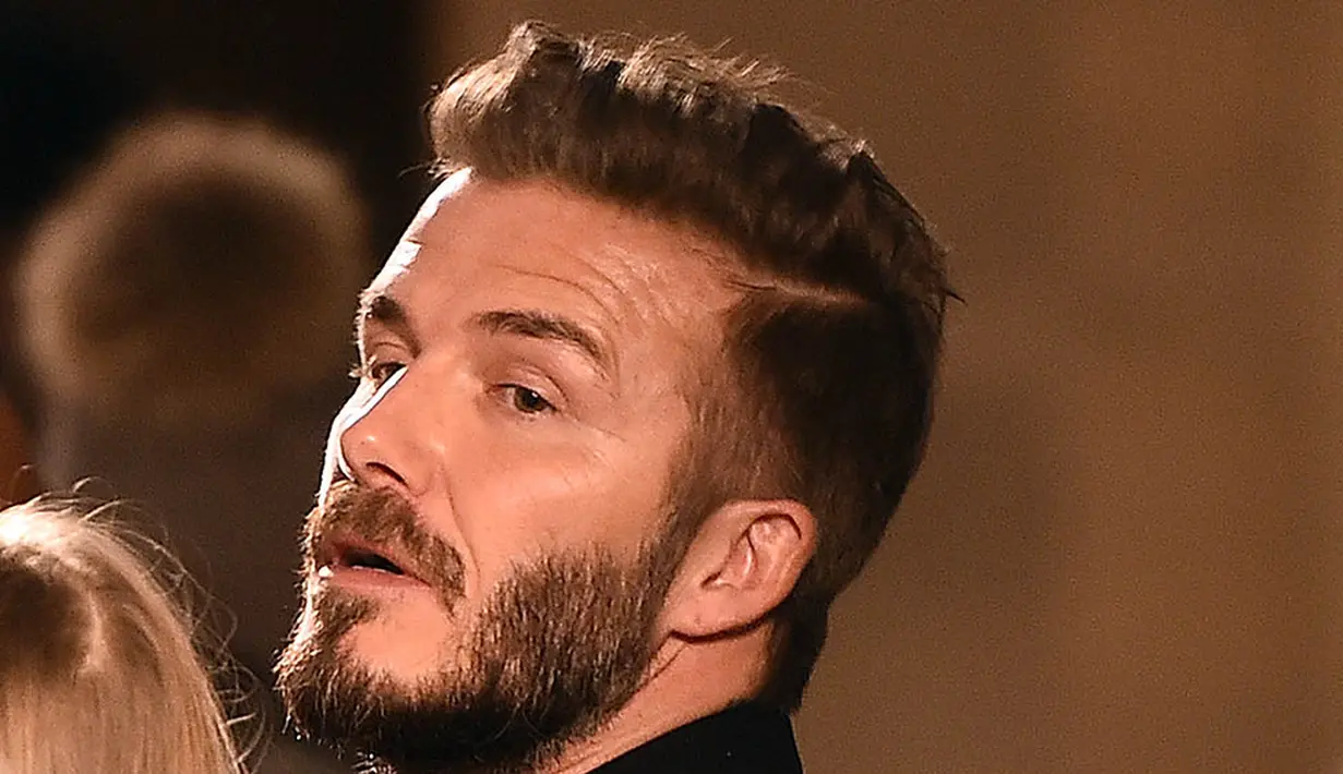 3. David Beckham, mantan bintang Inggris ini memang terkenal sebagai salah satu pesepak bola yang memiliki gaya stylish. Mantan gelandang MU ini kerap memiliki gaya rambut yang menjadi trendsetter. (AFP/Jewel Samad)
