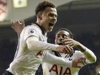 Gelandang Tottenham, Dele Alli, merayakan gol yang dcetaknya ke gawang Chelsea pada laga Liga Inggris di Stadion White Hart Lane, Inggris, Kamis (5/1/2017). Tottenham menang 2-0 atas Chelsea. (EPA/Hannah McKay)