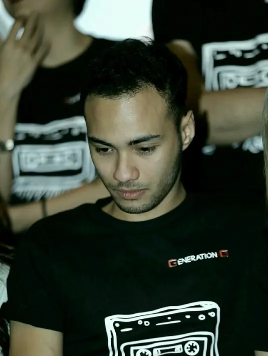 Di film Galih dan Ratna, Refal Hady akan beradu akting dengan penyanyi multitalenta Sheryl Sheinafia. Mereka berperan sebagai sepasang anak SMA yang saling jatuh cinta. Film ini akan tayang di bioskop pada 9 Maret 2017. (Galih W. Satria/Bintang.com)