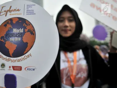 Mahasiswa dari Fakultas Kedokteran Universitas Indonesia (FKUI) menggelar kampanye tentang penyakit Psoriasis saat car free day di Jakarta, Minggu (4/11). Aksi itu bekerjasama dengan Rumah Sakit Cipto Mangunkusumo (RSCM). (Merdeka.com/Iqbal S. Nugroho)