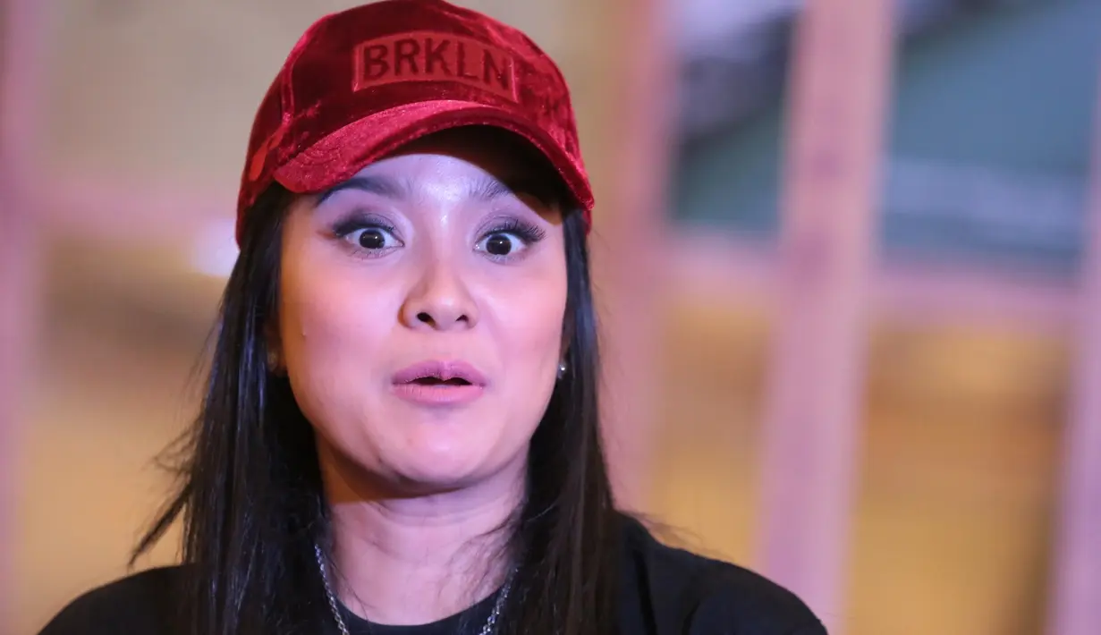 Marcella tidak sependapat jika film yang akan dibuat pemerintah hanya untuk meluruskan sejarah. Baginya, film bisa dilihat siapa saja dan bebas dibuat siapapun juga. (Adrian Putra/Bintang.com)