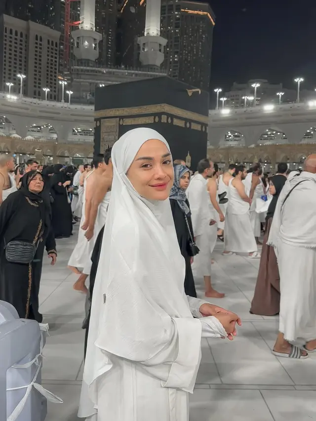 7 Potret Seleb Jalani Ibadah Umrah saat Bulan Ramadhan 2024