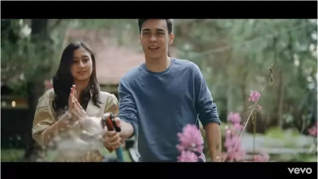 Rilis Lagu, Ini 6 Momen Keisya Levronka Bareng Erdin Werdrayana dalam Video Klip Terbaru