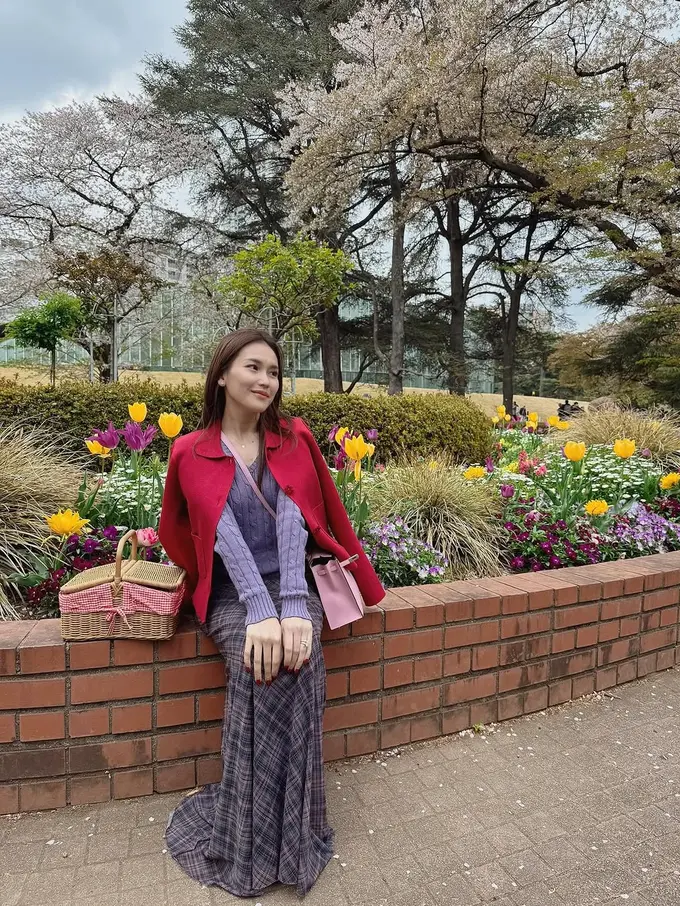 Outfit Ayu Ting Ting saat Jalan-Jalan ke Jepang