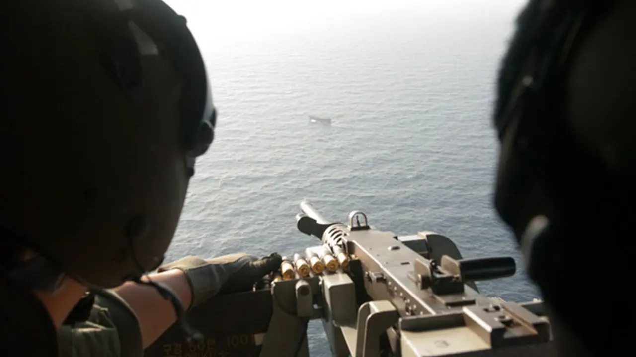 Helikopter milik Angkatan Laut Korsel menyelamatkan kapal Korut dari bajak laut pada 4 Mei 2009.