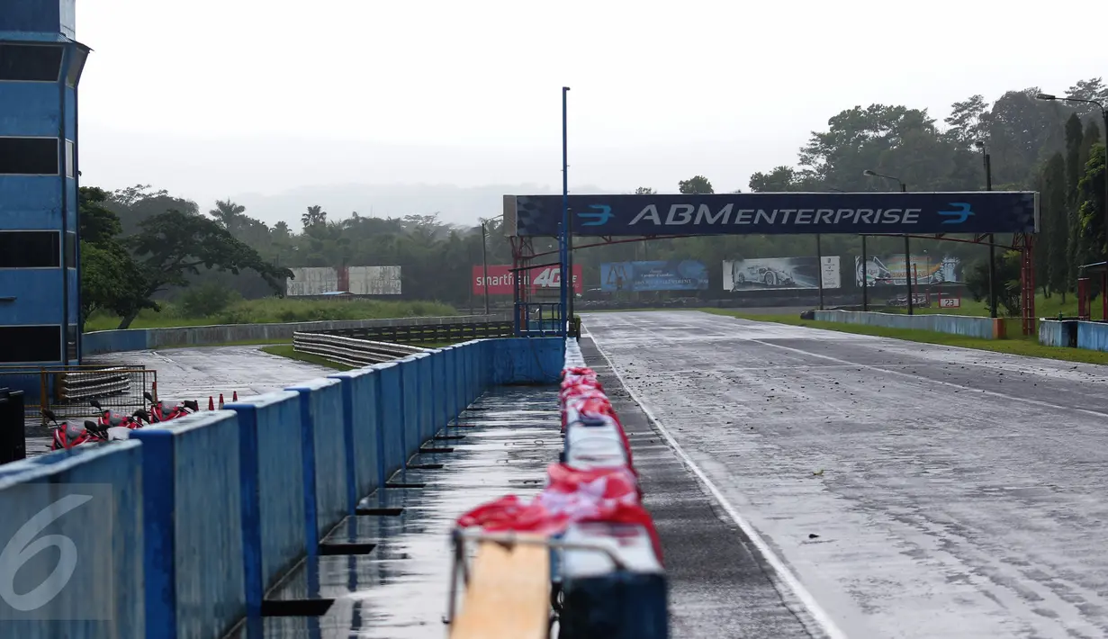 Foto suasana Sirkuit Sentul, di Bogor, Minggu (14/2). Pemerintah menolak rencana renovasi Sirkuit Sentul yang disiapkan untuk penyelenggaraan MotoGP 2017 karena ajang itu adalah acara hiburan dan diselenggarakan oleh swasta. (Liputan6.com/Angga Yuniar)