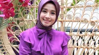 Laudya Cynthia Bella tetap cantik dengan make up sederhana. (Adrian Putra/Fimela.com)