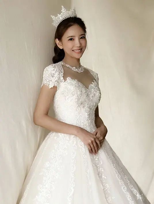 "Aku akan melanjutkan kehidupanku tanpa melupakan semua orang yang sudah memberikan cintanya padaku. Terima kasih," lanjutnya. (Foto: instagram.com/taeim000)