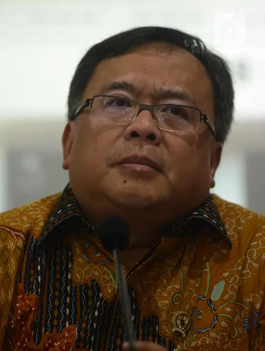 Menteri PPN/Bappenas, Bambang Brodjonegoro memberikan keterangan kepada pers terkait rencana pemindahan ibu kota negara di Jakarta, Selasa (30/4/2019). Bambang Brodjonegoro mengatakan, pemindahan ibu kota negara di luar Pulau Jawa akan membutuhkan sekitar Rp 466 triliun. (merdeka.com/Imam Buhori)