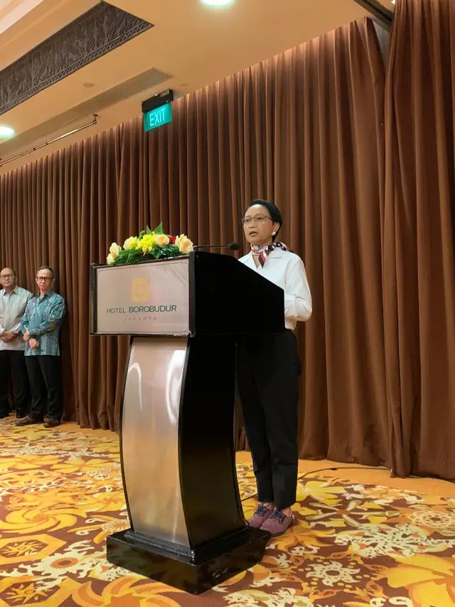 Menteri Luar Negeri Retno Marsudi ketika menyampaikan kata sambutan dalam acara cocktail reception di Jakarta, 7 Januari 2020.