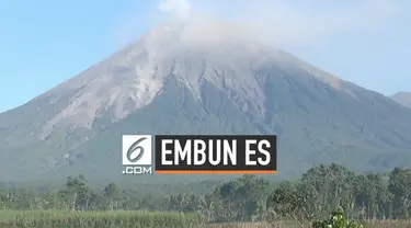 Embun es atau istilah warga Embun upas menyelimuti wilayah sekitar Gunung Semeru. Suhu di wilayah ini mencapai minus 3 derajat celcius. aktivitas embun es menghilang sekitar pukul 08.00 pagi.