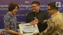 PT Surya Citra Media (SCM) menerima apresiasi terhadap pengguna komersial yang paling taat membayar royalti dari Lembaga Manajemen Kolektif Nasional (LMKN). (Liputan6.com/Herman Zakharia)