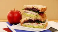 Tahap 2 dimulai setelah fase “pengaturan ulang” selesai. Penurunan berat badan tetap berlanjut dengan menu yang lebih bervariasi, salah satunya sandwich apel yang segar dan kaya serat. (Foto dok: Freepik/jcstudio).