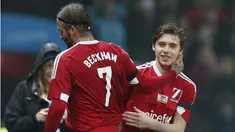 Video Brooklyn Beckham, anak pertama David Beckham bermain pada laga amal yang diselenggarakan UNICEF di Old Trafford, Sabtu (14/11/2015). Brooklyn bermain pada menit ke-75 menggantikan sang ayah, David Beckham.