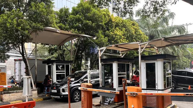 Pintu Parkir di Kawasan Blok M Square. Mesin parkir otomatis kembali  beroperasi normal setelah sebelumnya area parkir sempat disegel Panitia Khusus (Pansus) Perparkiran DPRD DKI Jakarta. (Liputan6/Winda Nelfira)