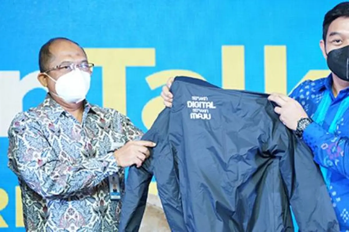 Kabalitbang SDM Kementerian Kominfo Hary Budiarto bersama Kadinas Kominfo Kota Makassar Denny Hidayat dalam TalenTalks Event Aga Kareba: Makin Jago Digital Makin Cepat Hilirasiasi Ekonomi Digital dari Makassar, Sulawesi Selatan.