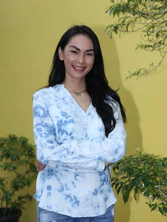 "Ceritanya baru dikasih sedikit sinopsisnya, tentang anak-anak jalanan di Jakarta. Banyak anak jalanan yang pemerintah tidak peduli secara langsung," tutur Kalina di Rukan Fatmawati Festival, Jakarta Selatan, Selasa (8/12). (Nurwahyunan/Bintang.com)