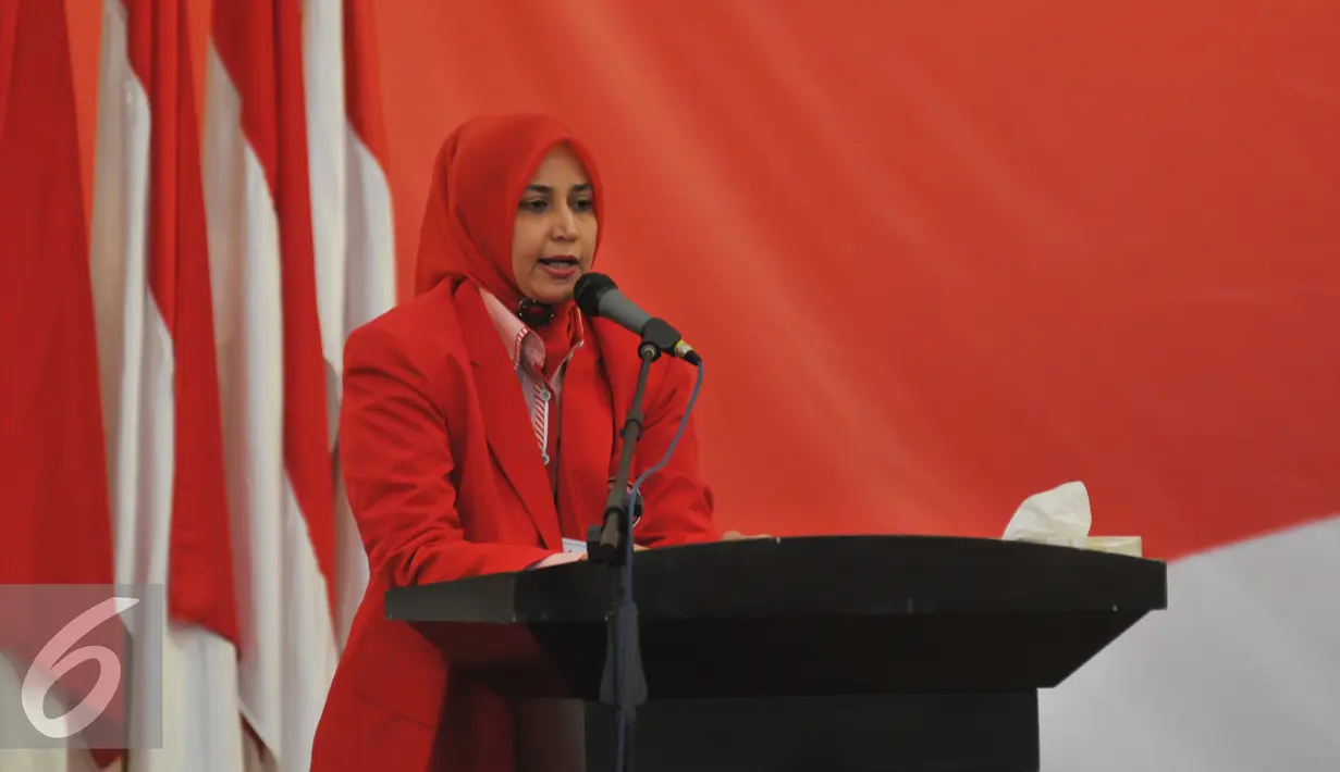 Calon kepala daerah dari PDIP menyampaikan pidatonya saat acara penutupan sekolah khusus calon kepala daerah dari PDIP, Jawa Barat, Jumat (3/7/2015). (Liputan6.com/Herman Zakharia)