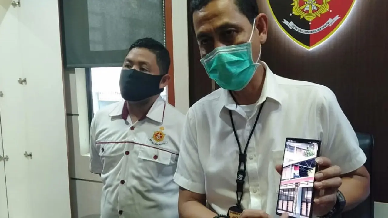 Kasat Reskrim Polrestabes Makassar, Kompol Agus Chaerul mengatakan pihaknya terus menyelidiki kasus dugaan korupsi proyek Dispora Makassar (Liputan6.com/ Eka Hakim)
