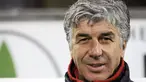 Genoa's coach Gian Piero Gasperini waits for the beginning of the Italian Cup match between Inter Milan and Genoa at San Siro Stadium in Milan, on January 13, 2009. AFP PHOTO DAMIEN MEYER 