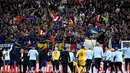 Ribuan suporter Prancis menyambut meriah kemenangan Les Bleus atas Portugal. (PATRICIA DE MELO MOREIRA/AFP)