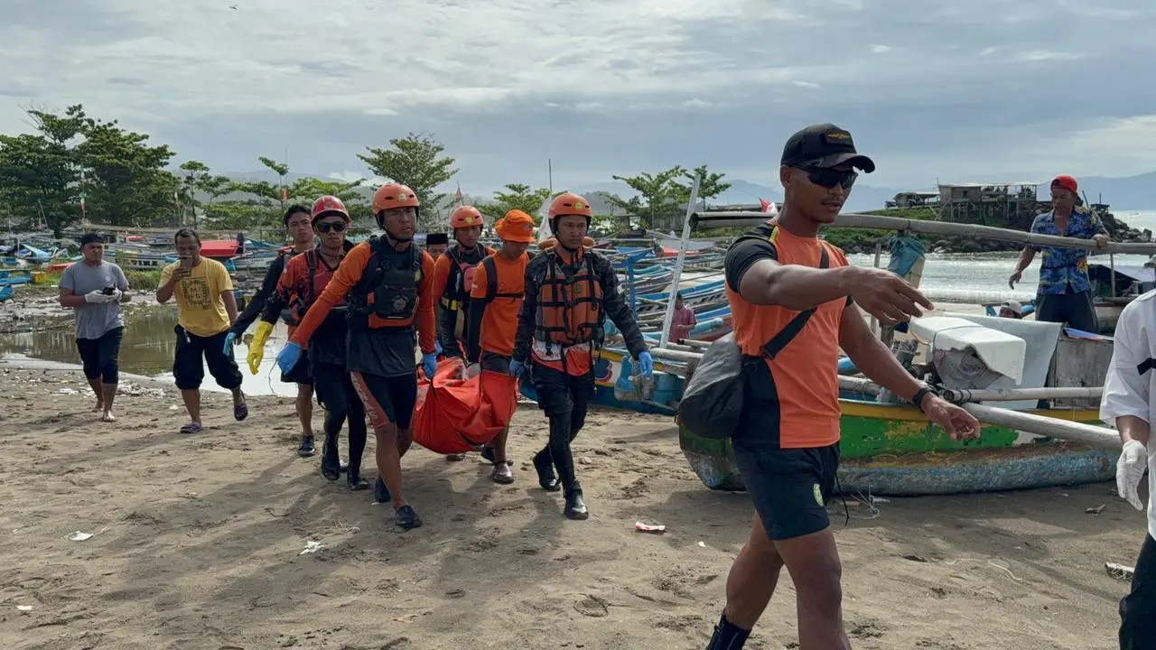 Upaya pencarian besar-besaran yang dilakukan Tim SAR gabungan di Pantai Sunset, Cisolok, Kabupaten Sukabumi, akhirnya membuahkan hasil.