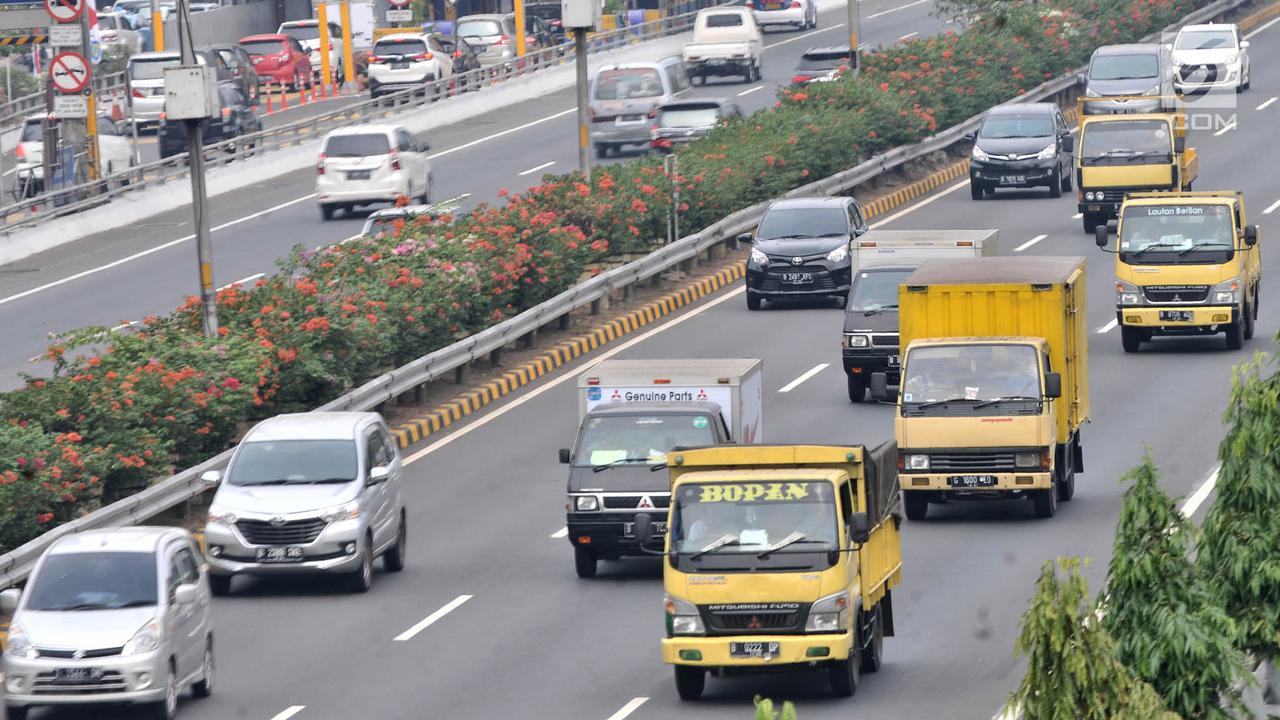 Mulai 18 Agustus, Truk Dibatasi Lewat Tol