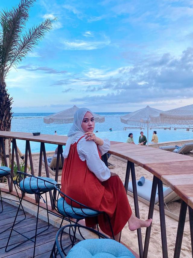 6 Potret Liburan Yunita Lestari Mantan Istri Daus Mini di Bali, Bikin Pangling
