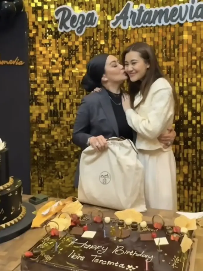 Aaliyah Massaid dan Thariq Halilintar saat Ulang Tahun Reza Artamevia ke-49