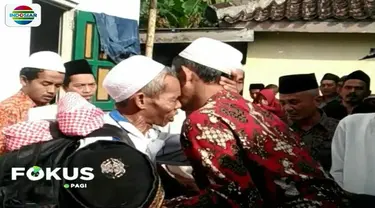 Kedua warga penghobi sepeda onthel ini, mendadak menjadi perbincangan publik setelah diketahui keduanya akan berangkat ke Mekkah, Arab Saudi, dengan mengendarai sepeda onthel.