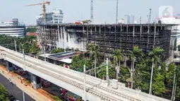 Foto udara gedung utama Gedung Kejaksaan Agung Republik Indonesia usai kebakaran hebat di Jakarta, Minggu (23/8/2020). Kebakaran selama 11 jam menyebabkan gedung utama Kejaksaan Agung, baik sayap kanan maupun kiri, hangus terbakar. (Liputan6.com/Faizal Fanani)