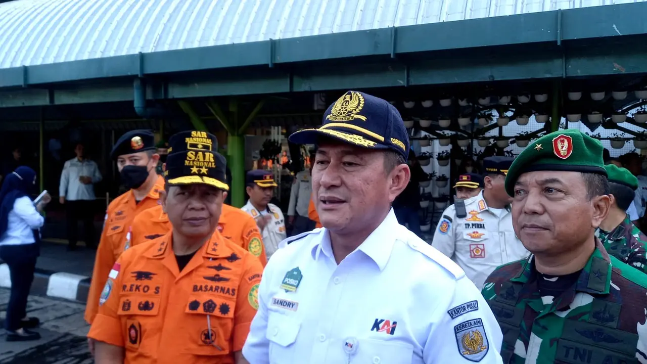 Direktur Keamanan dan Keselataman PT Kereta Api Indonesia (KAI), Sandry Pasambua mengatakan mulai hari ini tren kenaikan pemudik di Stasiun Gambir meningkat.