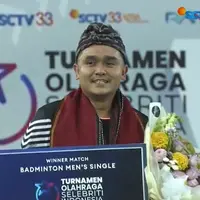 Valentino Jebret Sabet Gelar Juara Bulu Tangkis Tunggal Putra pada Turnamen Olahraga Selebriti Indonesia Bersama Cat Dinding Supersilk  Anti Noda. (Dok. SCTV)