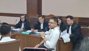 Ammar Zoni di persidangan. (M Altaf Jauhar/ Liputan6.com)