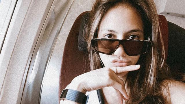 Potret Tiduran Pevita Pearce di Atas Kasur Ramai ...