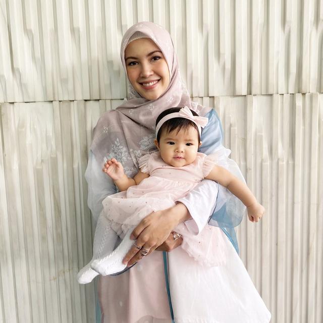 Punya 4 Saudara Laki-laki, Ini 6 Potret Gemas Shelma Putri Ratna Galih