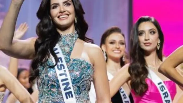 Miss Israel memberikan tatapan sinis ke Miss Palestine