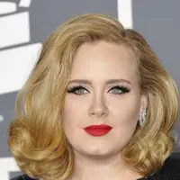 Meski telah berpacaran selama tiga tahun dan memiliki anak dari kekasihnya, Adele masih enggan untuk menikah. Ia merasa belum perlu untuk melakukannya. (AFP/Bintang.com)