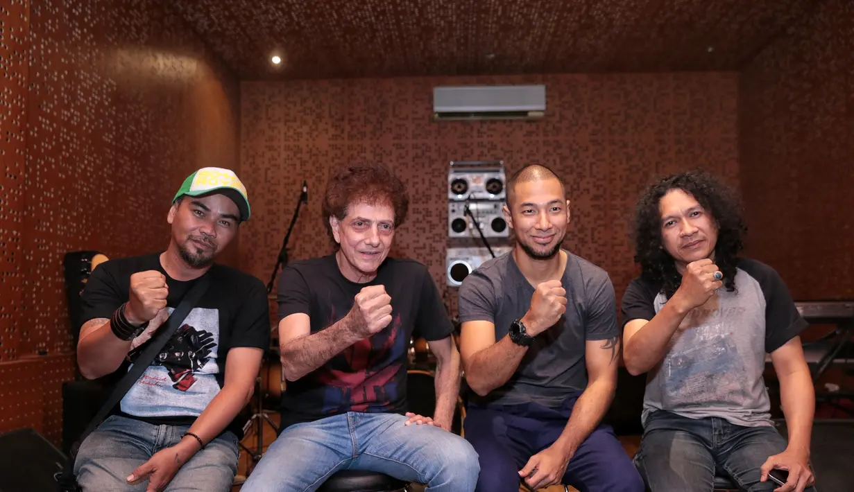 Sebagai warga Indonesia, musisi berikut ini membuat lagu yang bertemakan nasionalisme Indonesia. Di antaranya ada Ahmad Albar, is Rodinda, Marcell Siahaan, dan Utox Londalo. (Adrian Putra/Bintang.com)