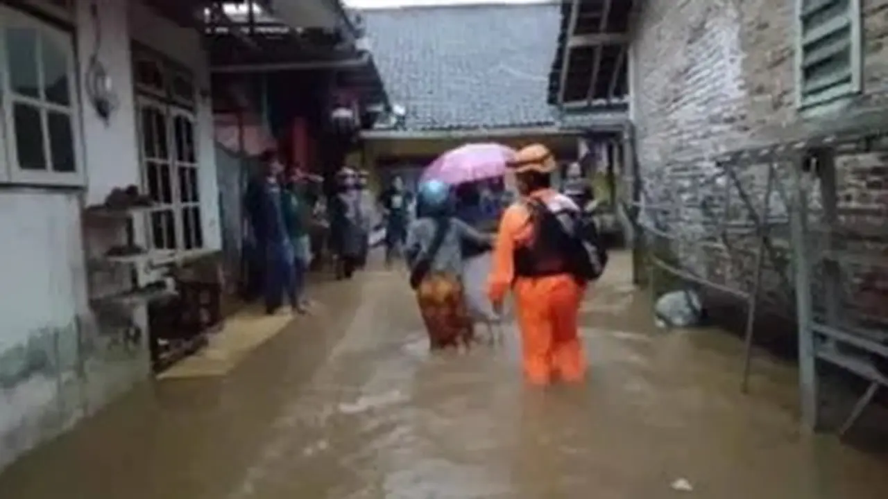 Ratusan rumah di Jember terendam banjir akibat meluapnya sungai Semangir dan Dinoyo. (Istimewa)