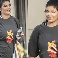Kylie Jenner memang tak ingin dirinya dipotret selama ini dikabarkan hamil. Ia pun kini seperti tak ingin disorot oleh kamera. (Radar Online)