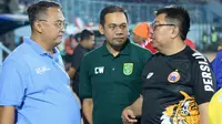 Ruddy Widodo (GM Arema), Candra Wahyudi (manajer Persebaya), dan Gede Widiade (Dirut Persija) di Stadion Kanjuruhan, Malang, Sabtu (29/9/2018). (Bola.com/Aditya Wany)