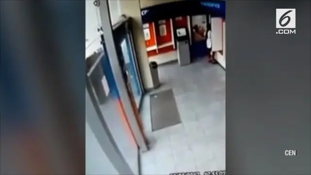 Video penampakan hantu gadis cilik di sebuah bank di Lima, Peru, gemparkan warganet.